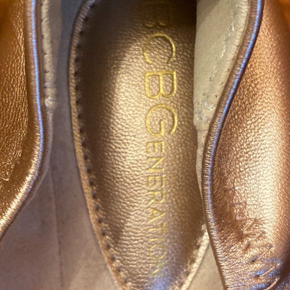 BCBGeneration Ballet Flats Gold Size 7 EUC - Picture 2 of 6